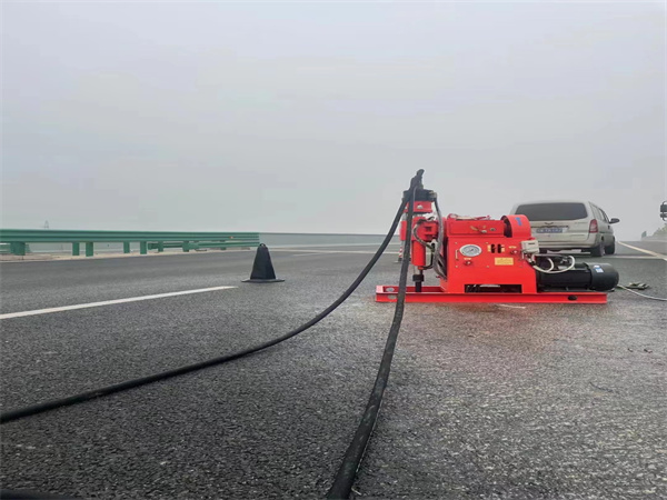 科尔沁左翼中马路路基路面开裂下沉注浆加固灌浆